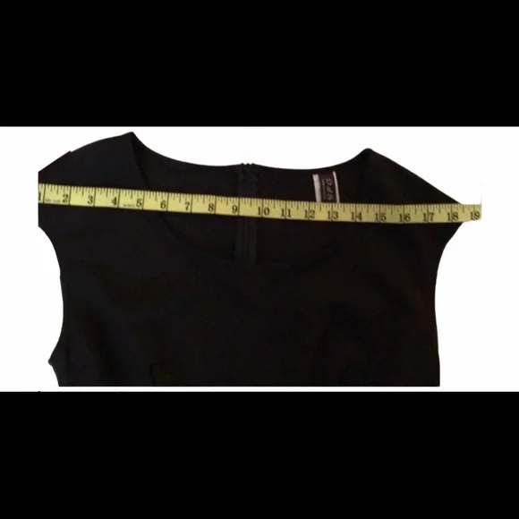 Elegant Black Midi Dress - Picture 3 of 6